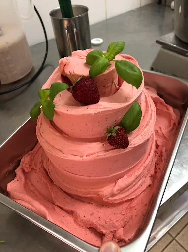 Erdbeereis im Eiscafé San Remo